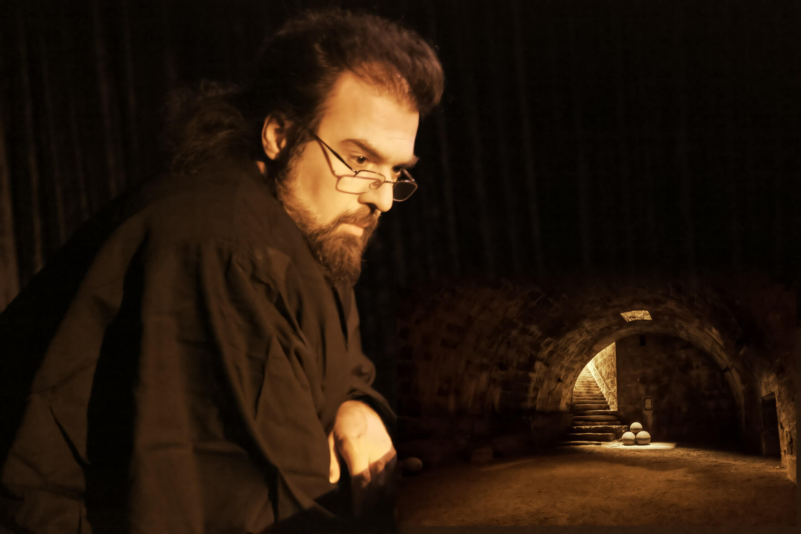 Ο Μέγας Ιεροεξεταστής του Φιόντορ Ντοστογιέφσκι από τους «Αδελφούς Καραμάζοφ» (δεύτερος τόμος - πέμπτο κεφάλαιο) Σκηνοθεσία-ερμηνεία: Κωνσταντίνος Κωνσταντόπουλος 11ος χρόνος από την Τετάρτη 7 Οκτωβρίου και κάθε Τετάρτη στις 18:30 Θέατρο Αλκμήνη
